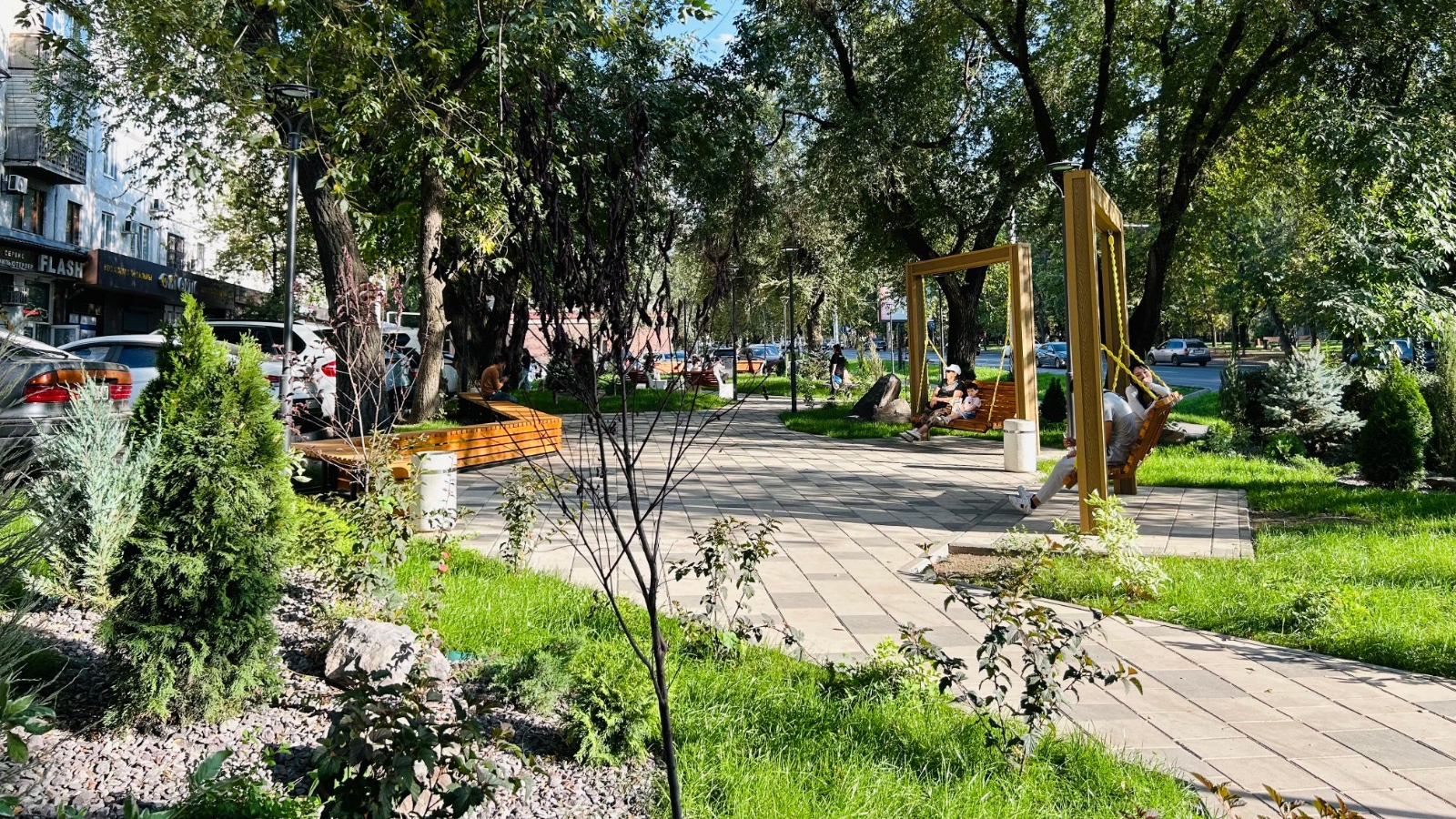 Свет в каждый двор: в Ауэзовском районе завершен проект по установке уличного освещения