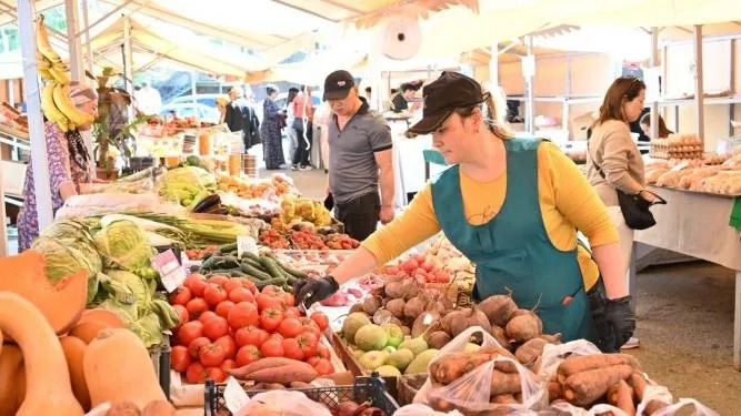 В Алмалинском районе Алматы открылась вторая ярмарка выходного дня