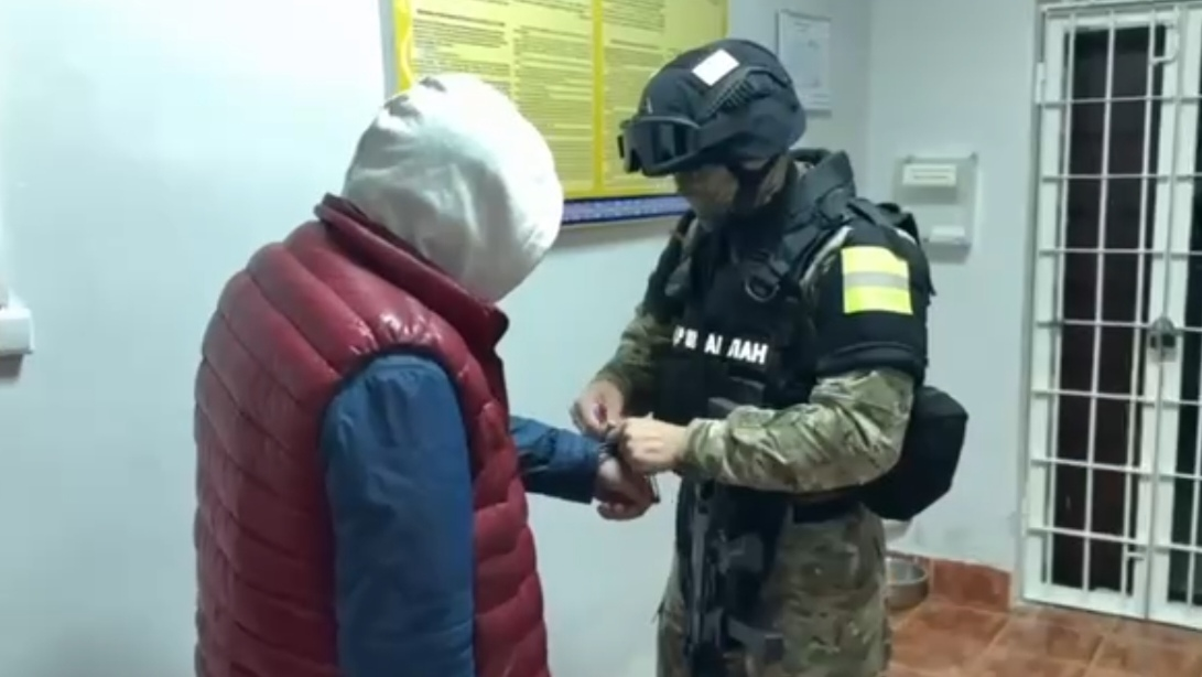 Подозреваемого в вымогательстве 10 млн у госслужащего блогера арестовали в Шымкенте