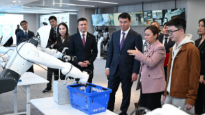 Аким Алматы встретился с сооснователем AgiBot 