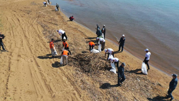 В Казахстане водоемы рыбохозяйственного значения очищены от 60 тыс. тонн мусора и рыболовных сетей