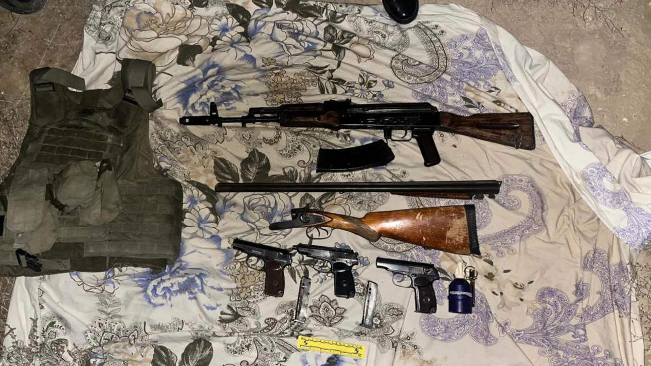 В Казахстане пресечен незаконный оборот оружия: изъяты автоматы, гранаты и боеприпасы