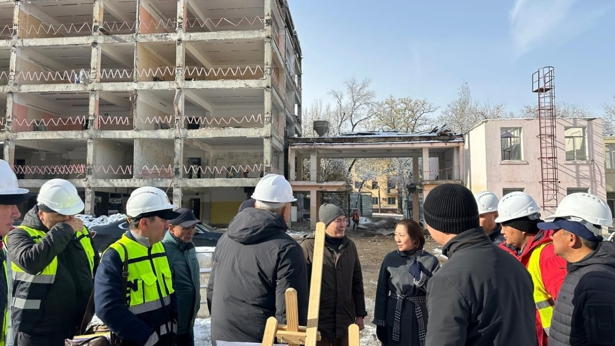 Заместитель акима Алматы поручил усилить контроль за качеством работ на объектах строительства