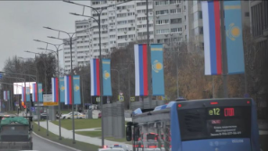 Небесно-голубые флаги Казахстана украсили улицы Москвы