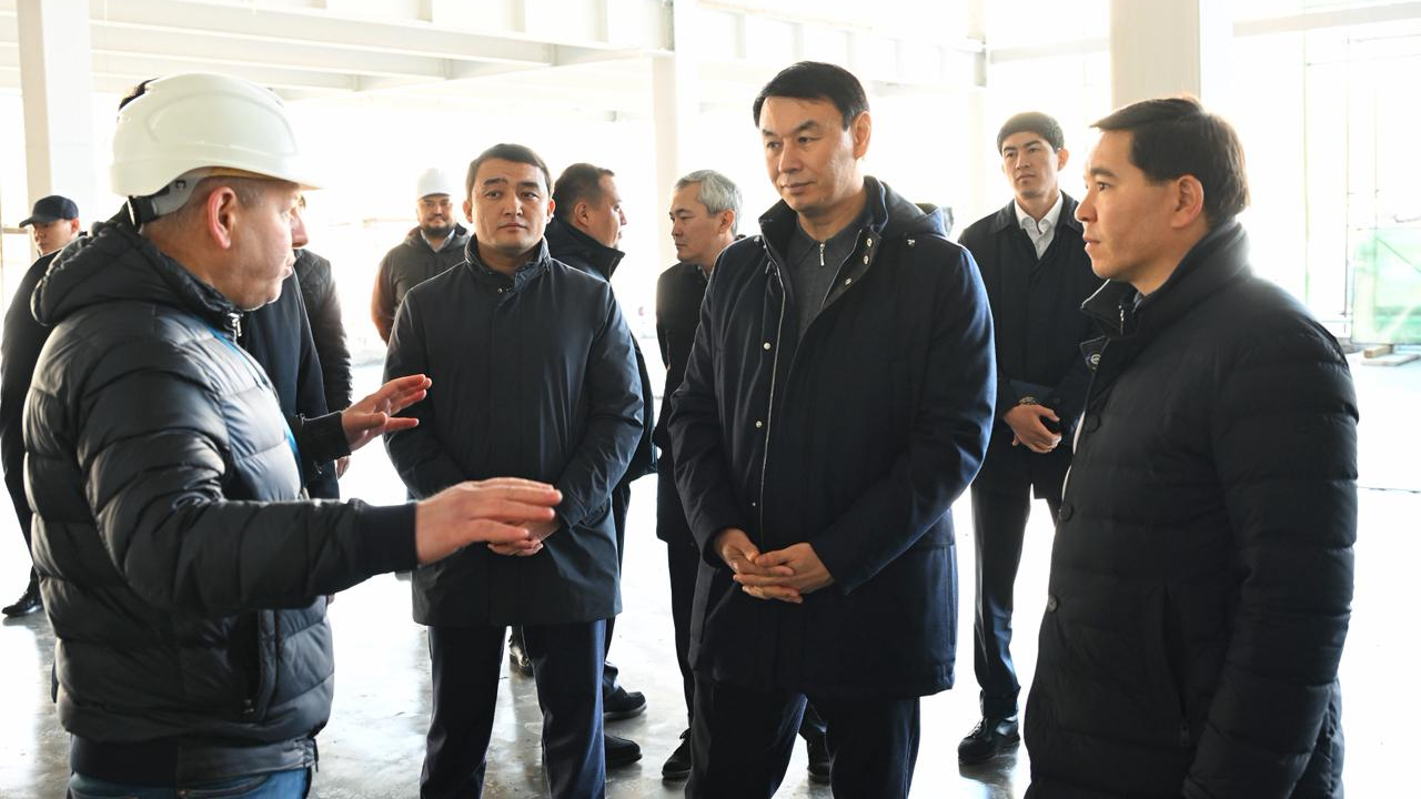 Аким Алматы Дархан Сатыбалды провел рабочий объезд по Ауэзовскому району