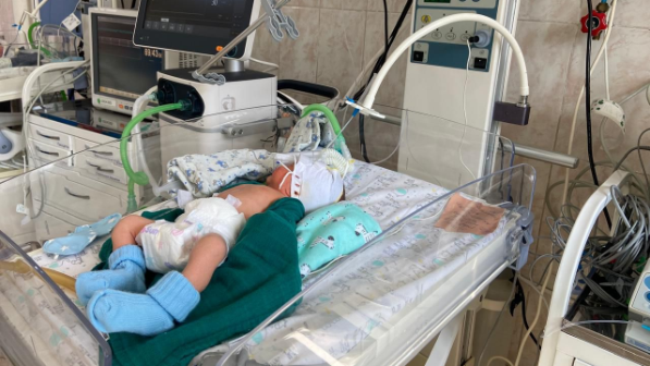 64 дня борьбы за жизнь: в Алматы выходили младенца весом 700 граммов