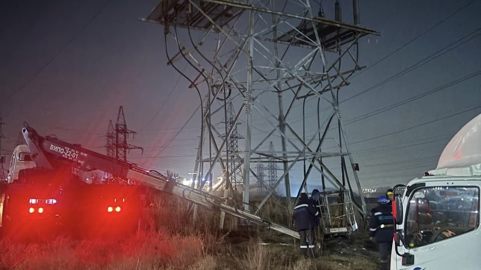 Ведутся работы по поэтапному восстановлению электроснабжения в Алматы