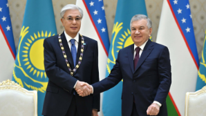 Президенту Казахстана была вручена высшая государственная награда Узбекистана