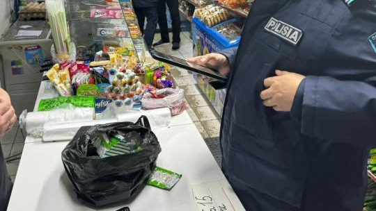 В Астане продолжают рейды по пресечению торговли насваем и снюсом