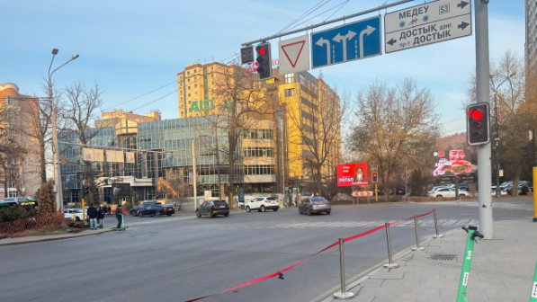 На перекрестке Достык - Жолдасбекова внедрена отдельная фаза для пешеходов