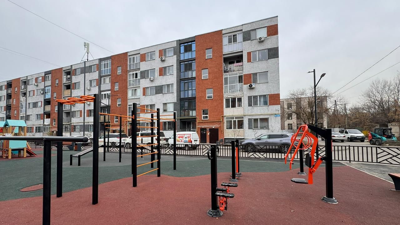 В Наурызбайском районе обновлены дворы и общественные зоны