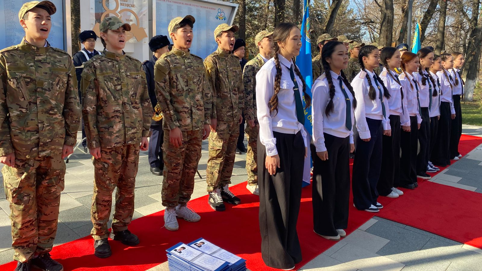 Халық Қаһарманы Сат Токпакбаев открыл в Алматы очередной кружок «Юный спасатель»