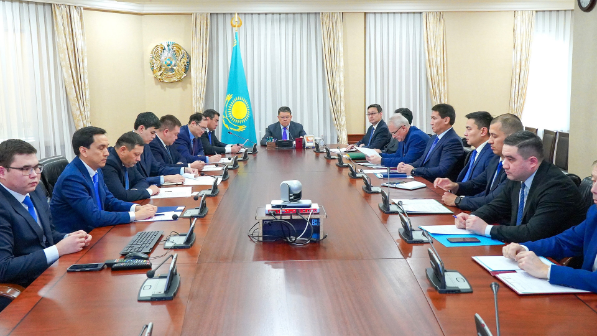 Пожар в Туркестанской области: Канат Бозумбаев провел заседание Правительственной комиссии