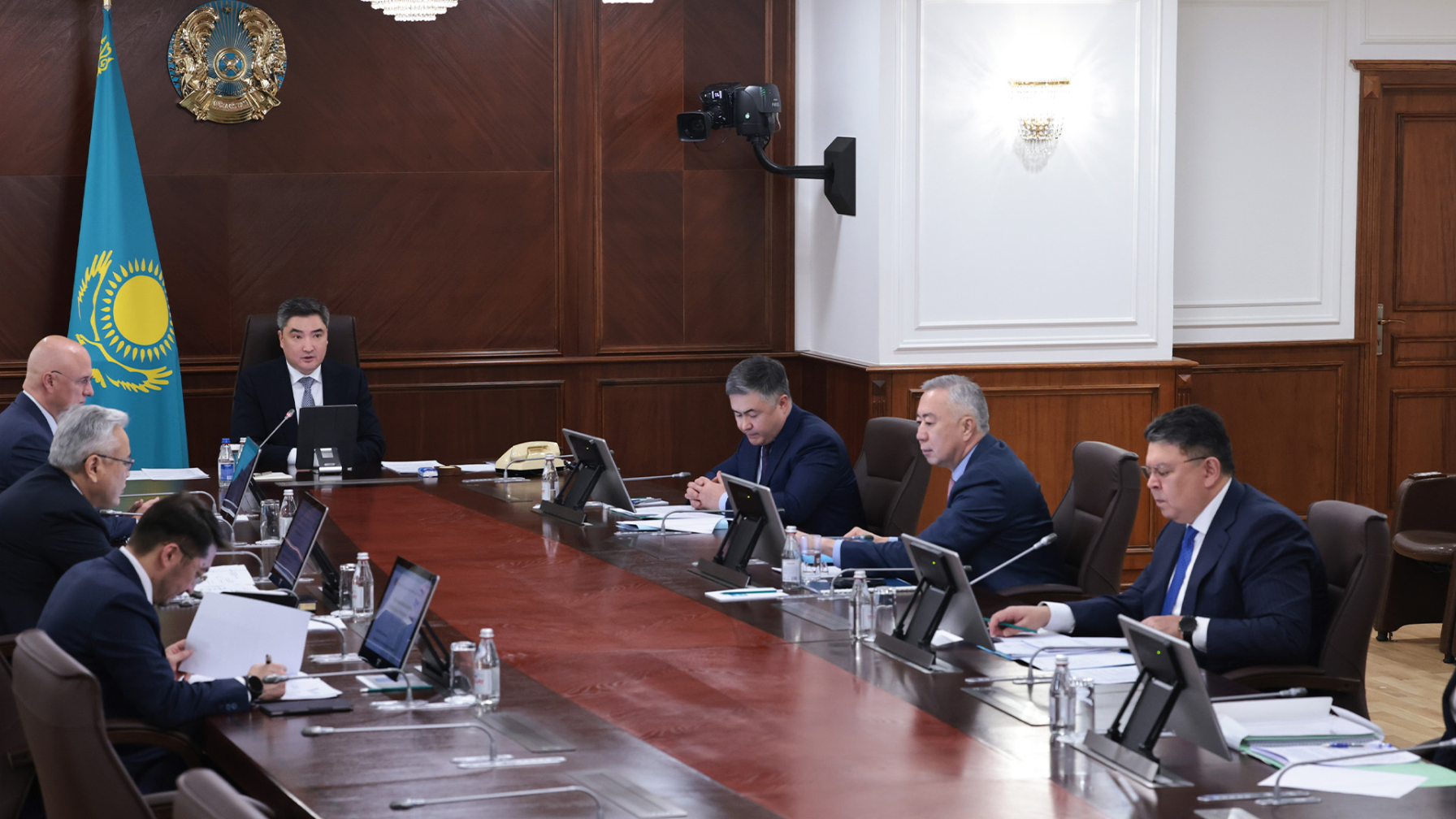 Олжас Бектенов поручил усилить оказание медпомощи гражданам в сезон вирусных заболеваний