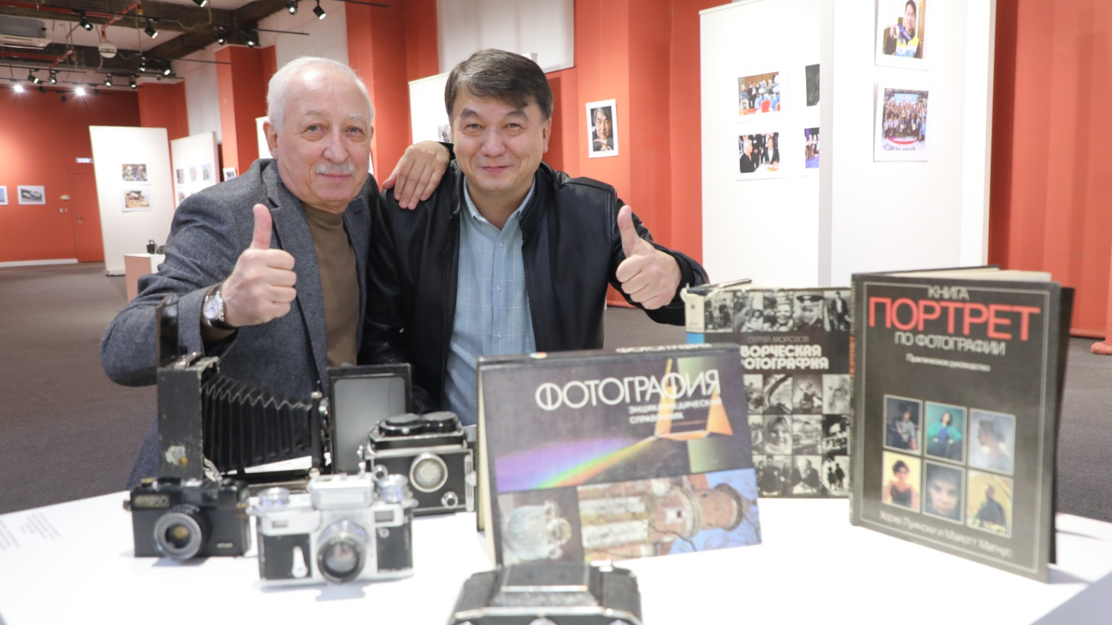 В Алматы открылась выставка фотожурналистов Юрия Беккера и Даурена Исаева 