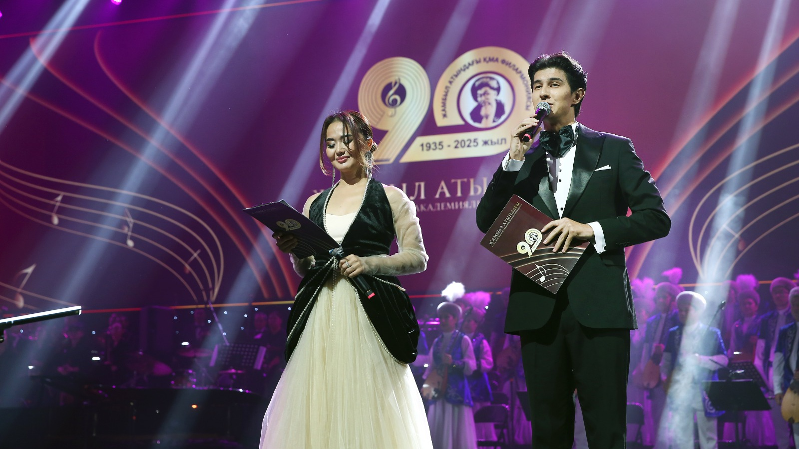 Филармония имени Жамбыла отметила 90-летие грандиозным гала-концертом