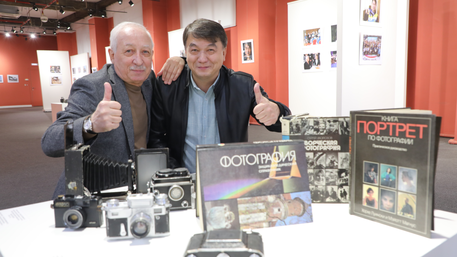 В городе открылась выставка фотожурналистов Юрия Беккера и Даурена Исаева