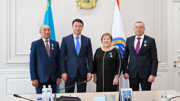 В Алматы наградили работников агропромышленного комплекса государственными наградами