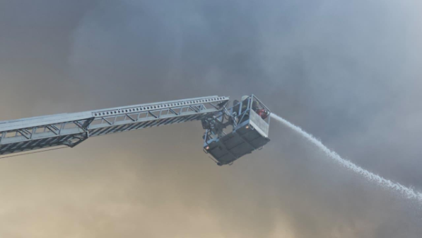 В Алматы потушили масштабный пожар на складе площадью 2500 кв. метров