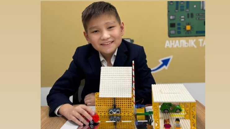 В Астане школьник придумал «умный шлагбаум»