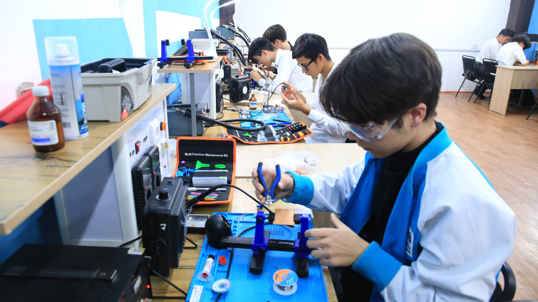 Год рабочих профессий: в Талдыкоргане открылась инновационная лаборатория Fab-Lab