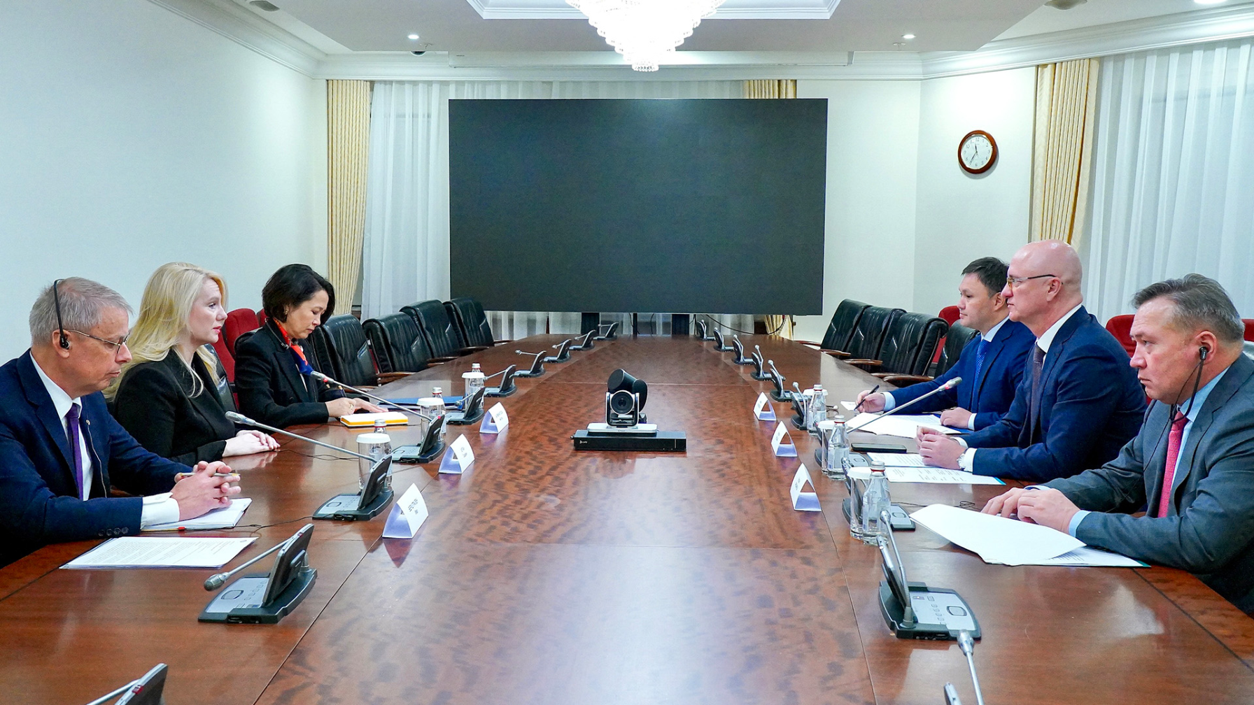 Романа Скляр провел встречу с руководством концерна «Шелл» в Казахстане