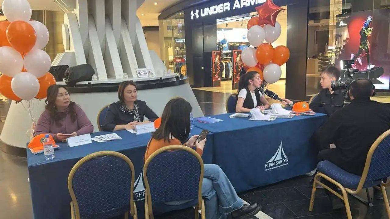 Акцию против гендерного насилия организовали в ТРЦ Астаны 