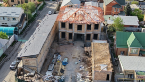 В Алматы сносят крупный незаконный объект