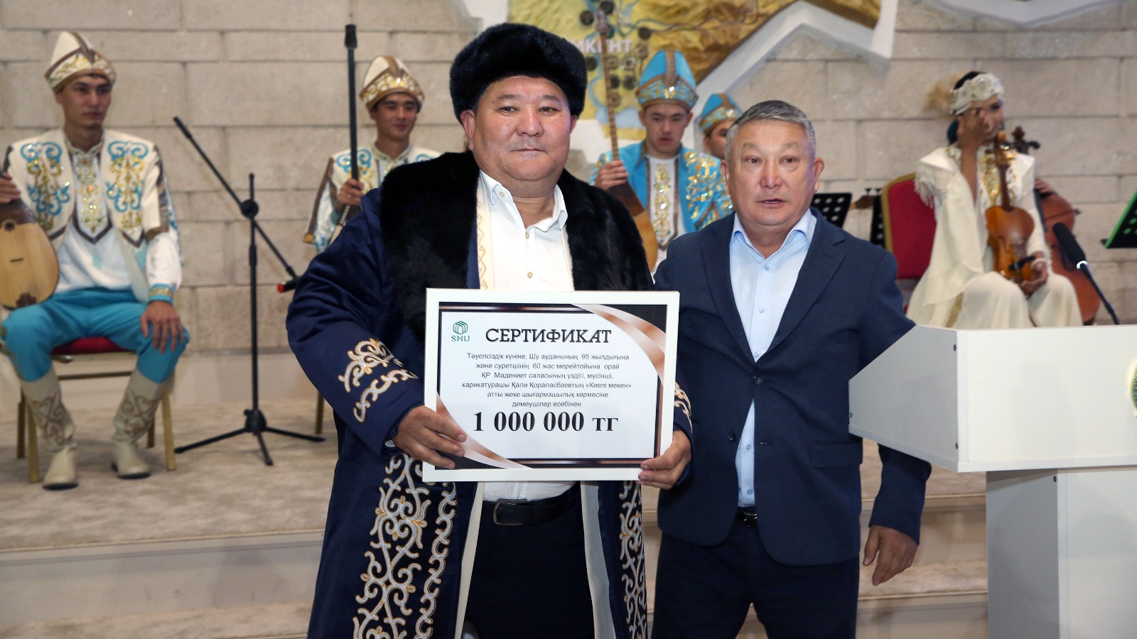 В Алматы проходит персональная выставка художника Кали Кораласбаева