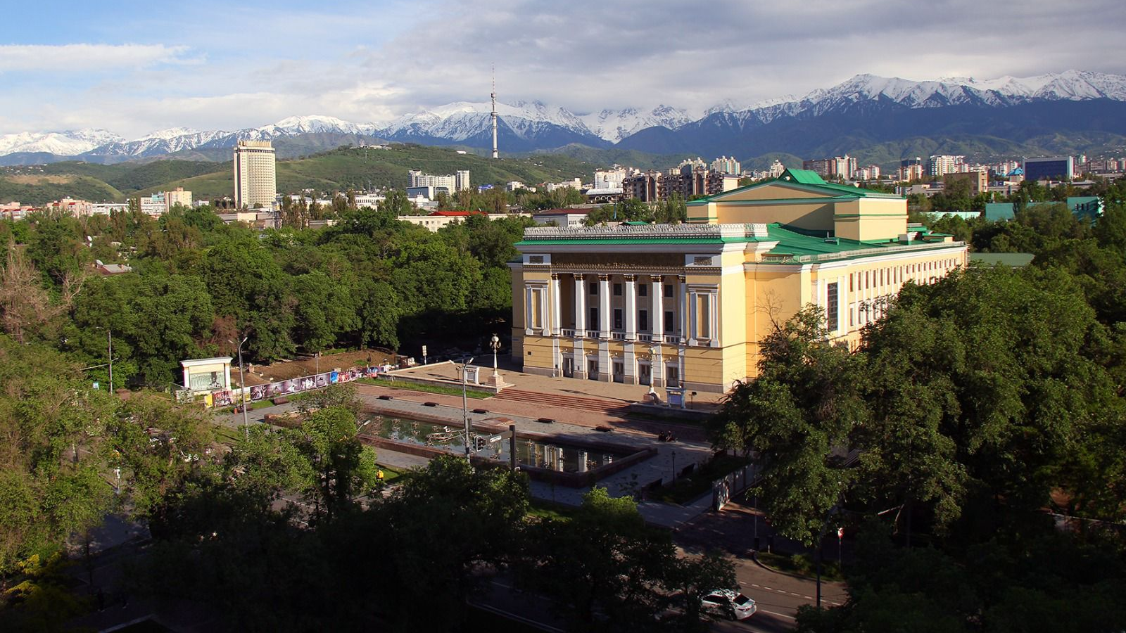 Алматы после заката: как город обретает вторую жизнь вечером