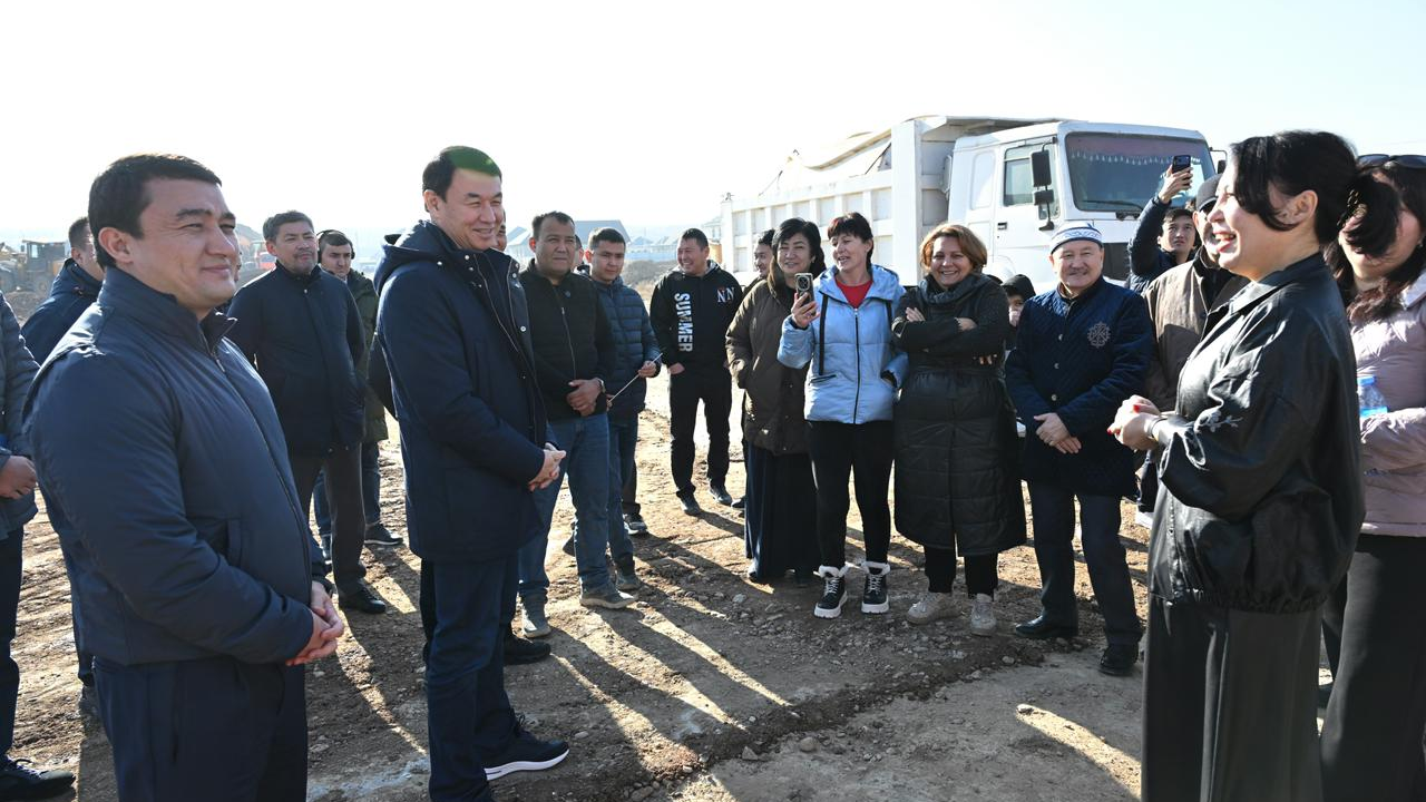 Аким Алматы в ходе рабочего объезда встретился с жителями микрорайона «Рахат-Мадениет»