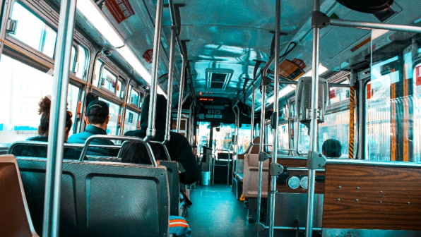 В области Абай наказали кондуктора за принудительную высадку ребенка из автобуса