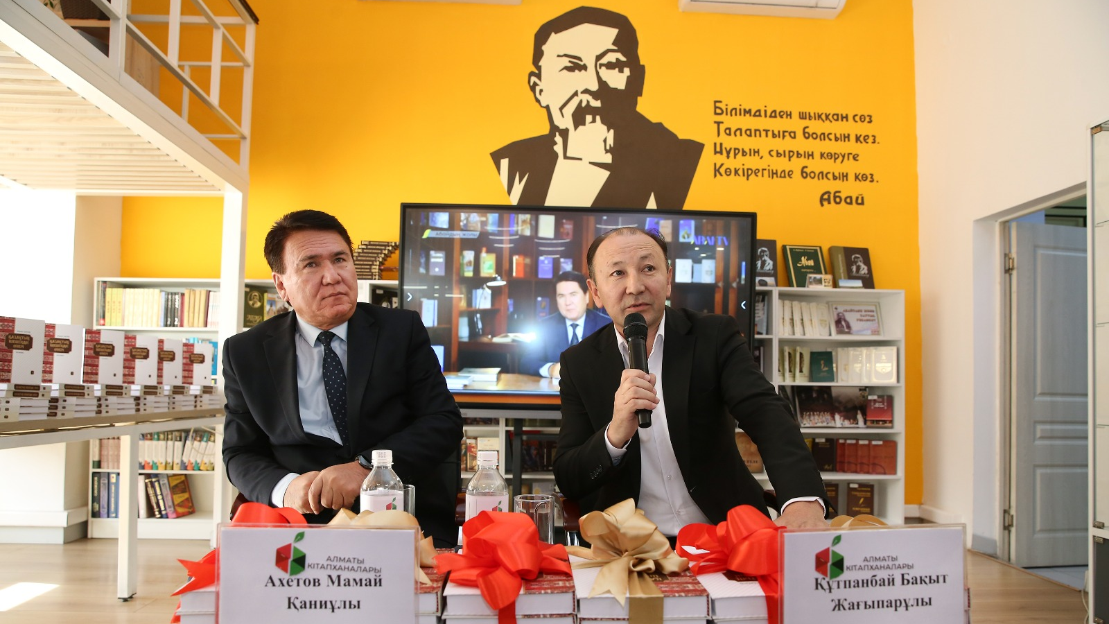 В Алматы презентовали книги Мамая Ахетова