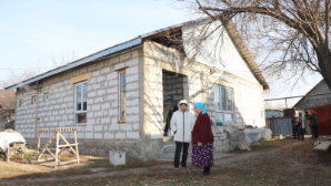 Партия AMANAT помогла алматинской семье обрести новый дом после пожара