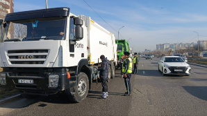 В Алматы усилили контроль спецтранспорта по вывозу мусора в рамках плана по снижению загрязнения воздуха