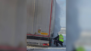 На трассе в ВКО полицейские предотвратили возгорание грузовика