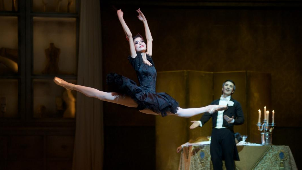 Казахстанская «Коппелия» покорила сцену Королевского оперного театра Маската