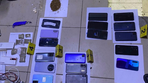 В Уральске предотвращена попытка проноса 17 телефонов в учреждение