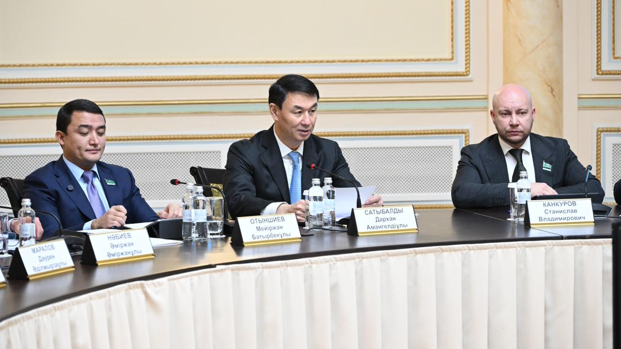 Дархан Сатыбалды выступил на внеочередной XXXIX сессии маслихата города Алматы