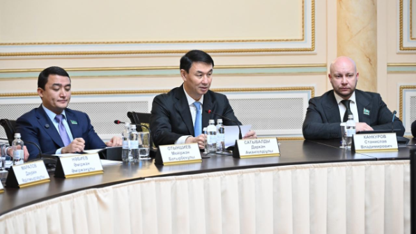 Дархан Сатыбалды выступил на внеочередной XXXIX сессии маслихата города Алматы