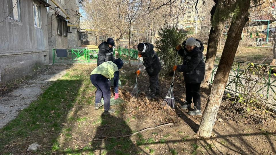 «Таза Қазақстан» в Шымкенте: жители и волонтеры проводят работы по благоустройству города