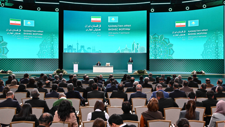 Токаев и Пезешкиан приняли участие в казахско-иранском бизнес-форуме