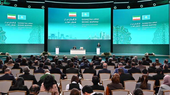 Токаев и Пезешкиан приняли участие в казахско-иранском бизнес-форуме