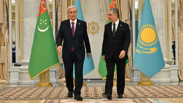 Глава государства прибыл в Ашхабад