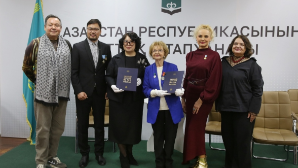 В преддверии Дня Независимости в Алматы презентовали книгу об истории ТЮЗа 