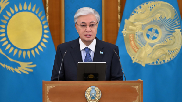 Глава государства наградил работников энергетической отрасли