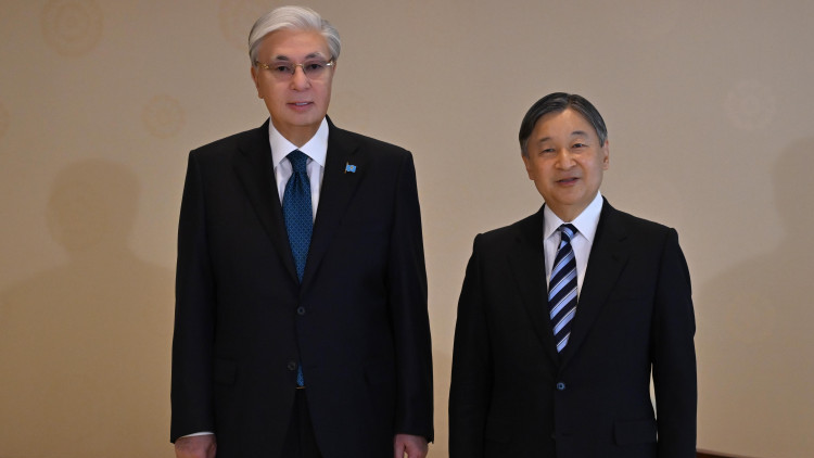 Глава государства провел встречу с Императором Японии Нарухито