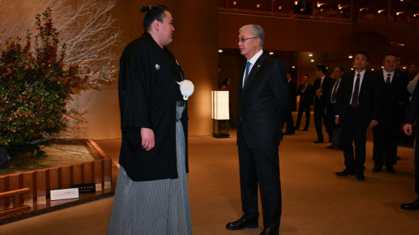 В Токио состоялась встреча Президента Касым-Жомарта Токаева с профессиональным борцом сумо Ерсином Балтагулом