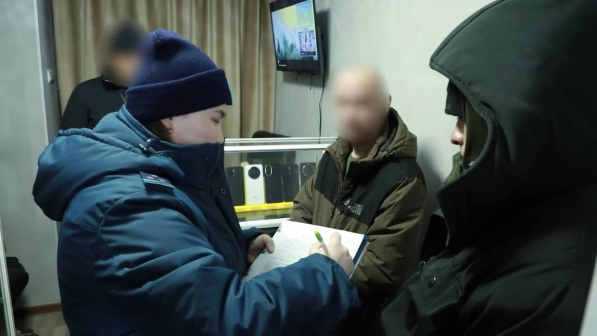 Полиция Астаны изъяла более 600 телефонов у нелегальных скупщиков