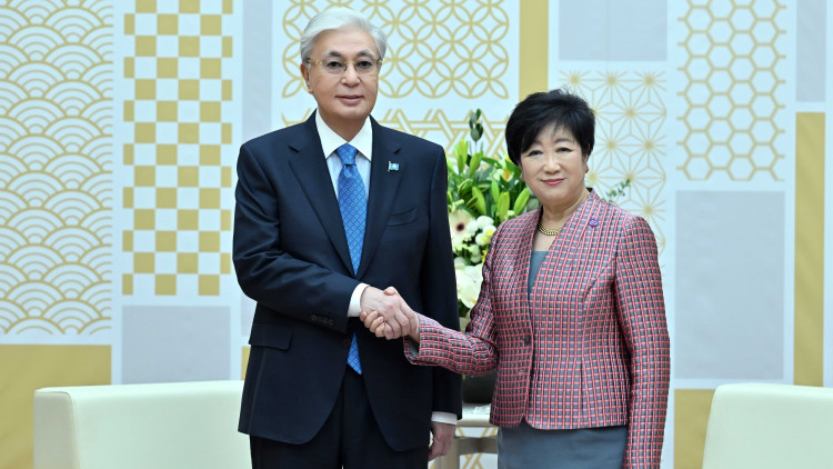 Глава государства провел встречу с губернатором Токио Юрико Коикэ 